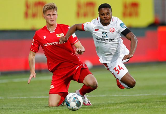 际足坛上崭 际足坛上崭