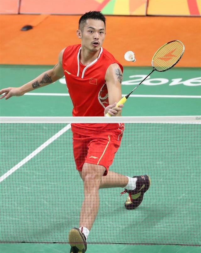 边后卫内收 边后卫内收