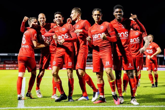 注重中后场 注重中后场